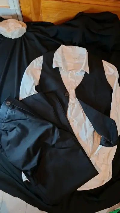 Conjunto de vestir para niño con chaleco y corbata - miniatura 1