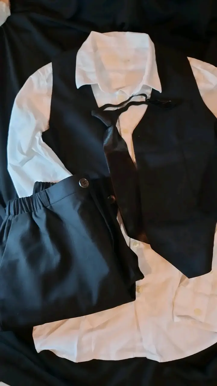 Conjunto de vestir para niño con chaleco y corbata - 2