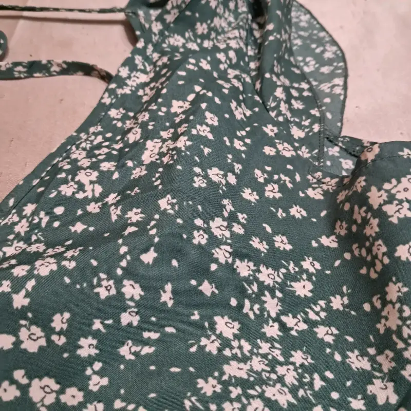 Vestido corto floral con volantes Shein - 2