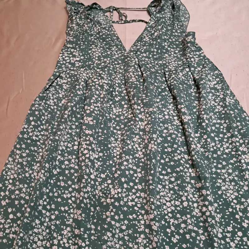 Vestido corto floral con volantes Shein - 4