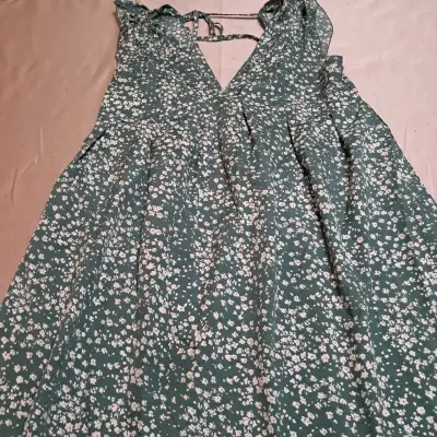 Vestido corto floral con volantes Shein - miniatura 4