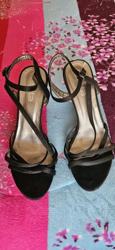 Sandalias de tacón negro elegantes para mujer - miniatura 2