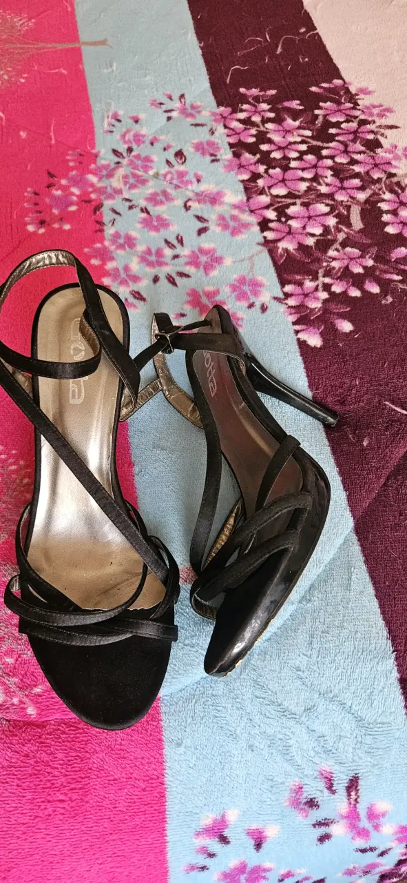 Sandalias de tacón negro elegantes para mujer - 3