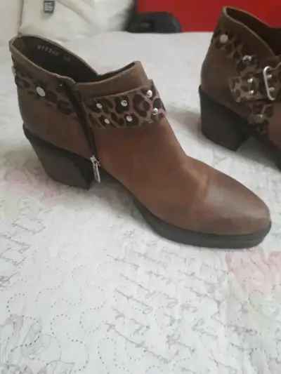 Botines de cuero con detalles de leopardo - miniatura 1