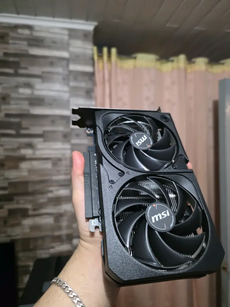 Rtx 5060, 1 mes de uso. - 1