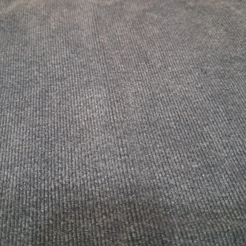 Top sin mangas Free People con detalles metálicos - 6