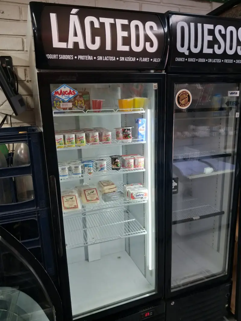 Refrigerador exhibidor de lácteos con puerta de vidrio - 2