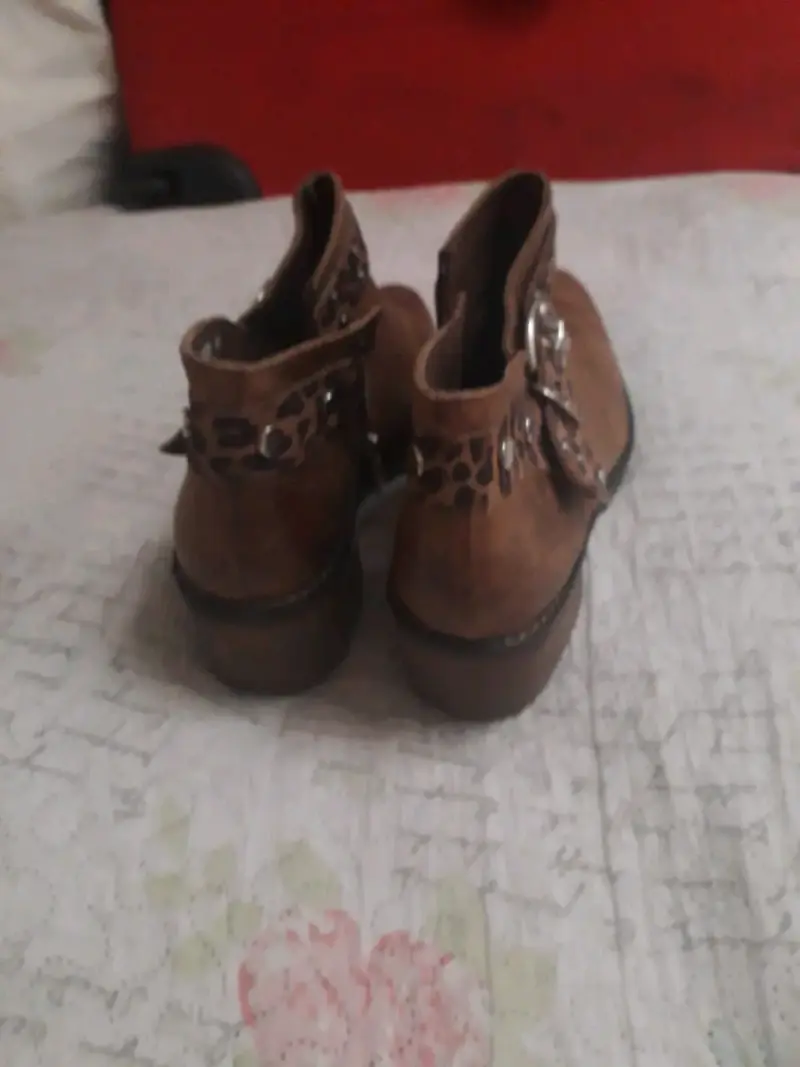 Botines de cuero con hebillas y tacón - 3