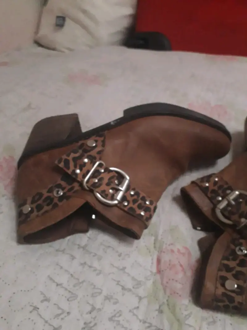 Botines de cuero con hebillas y tacón - 5