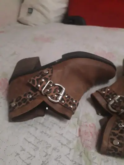 Botines de cuero con hebillas y tacón - miniatura 5