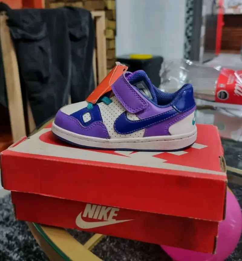 Zapatillas deportivas infantiles Nike moradas y blancas - 2