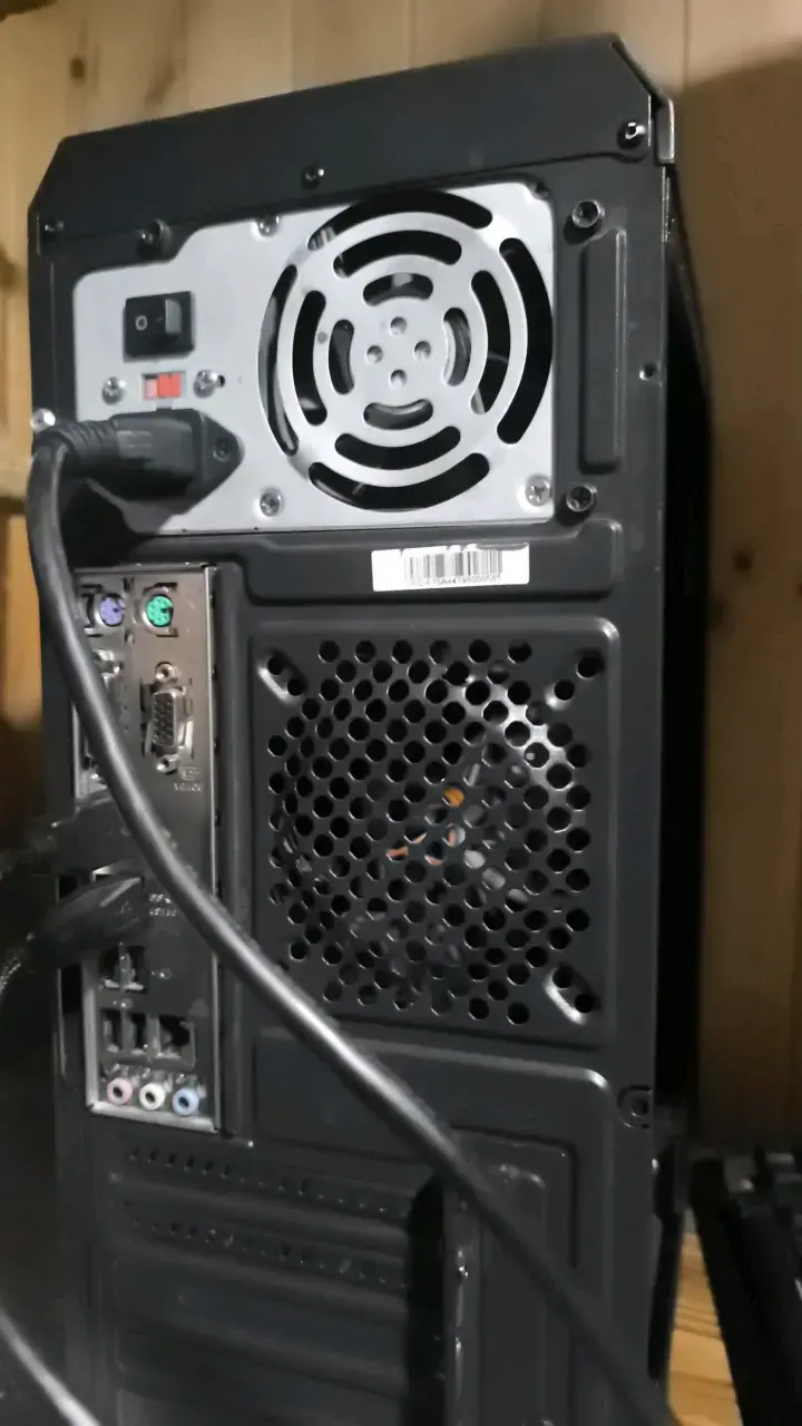 PC de escritorio con ventiladores LED - 2