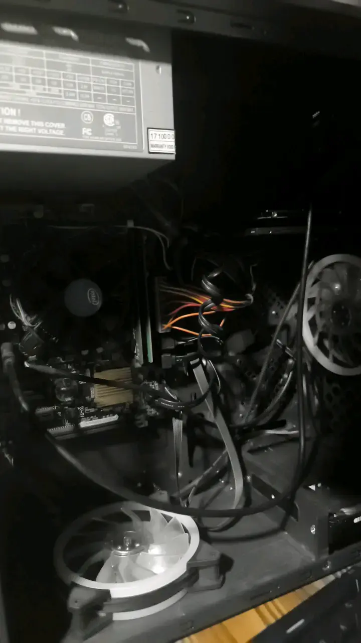 PC de escritorio con ventiladores LED - 3