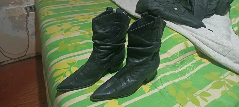 Botas vaqueras negras de cuero para mujer - 1