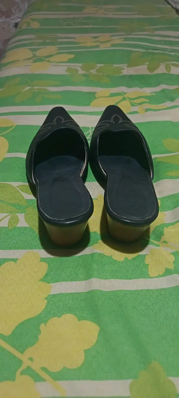 Zuecos de cuero negro con tacón para mujer - 3