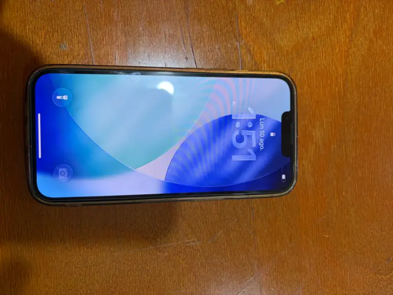 iPhone 13 en buen estado color azul - 3