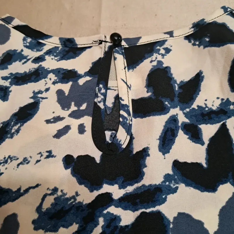 Blusa estampada floral azul y blanca Shein - 3