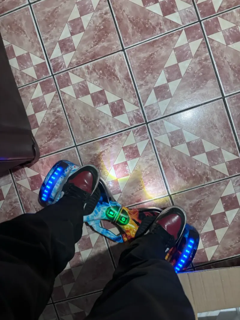 🛹 Hoverboard con luces LED + parlante Bluetooth 🔊✨ - 4
