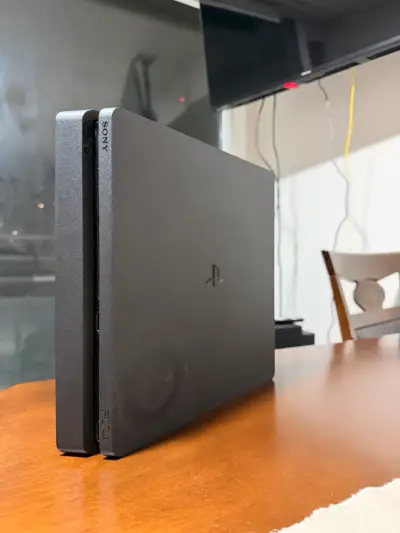 Consola PlayStation 4 Slim usada en buen estado - miniatura 4