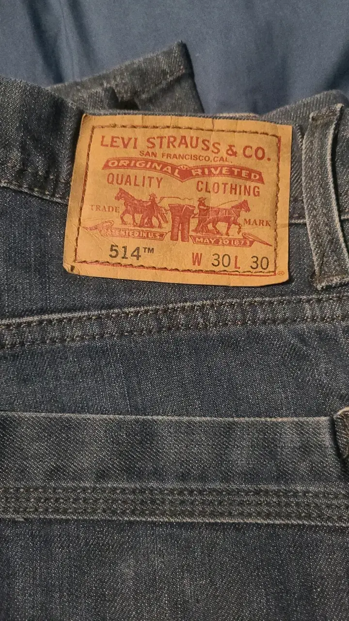 Jeans Levi's 514 para mujer en buen estado - 2