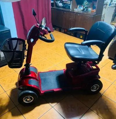 Scooter eléctrico de movilidad roja con canasto - miniatura 2