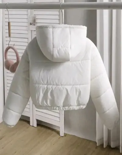 Chaqueta corta  acolchada blanca con capucha - miniatura 2