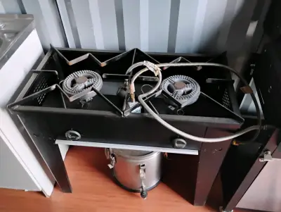 Container equipado para venta de comidas al paso - miniatura 1