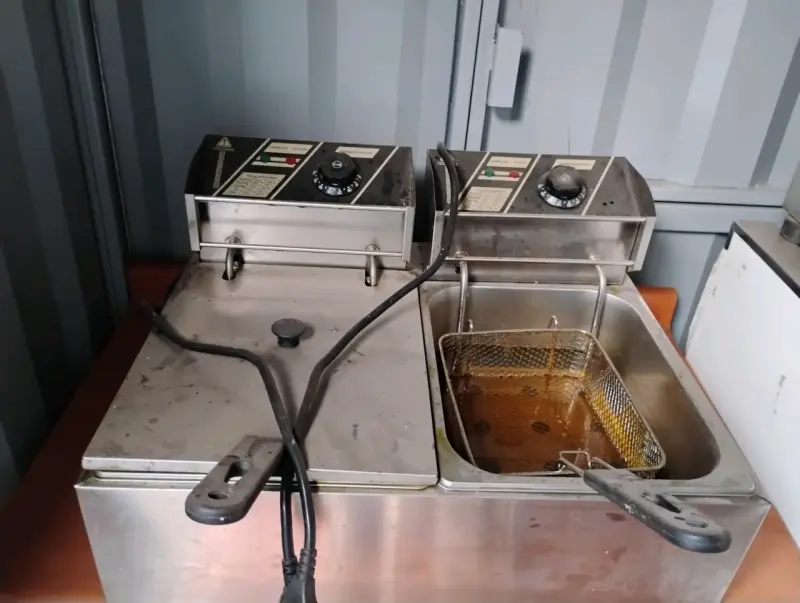 Container equipado para venta de comidas al paso - 4