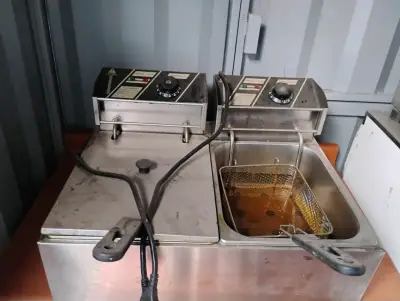 Container equipado para venta de comidas al paso - miniatura 4