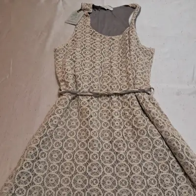 Vestido de encaje beige Tatienne sin mangas - miniatura 1