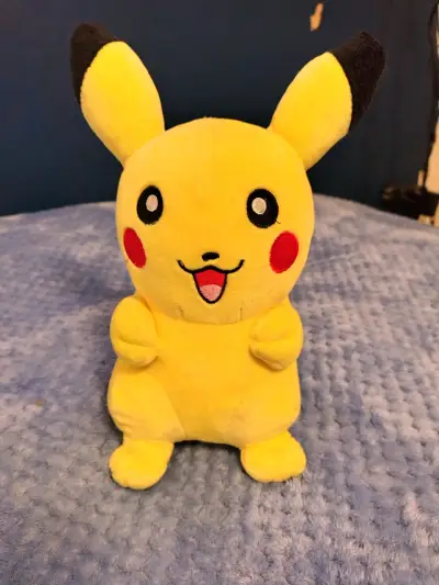 Peluche Pikachu Pokémon amarillo - miniatura 1