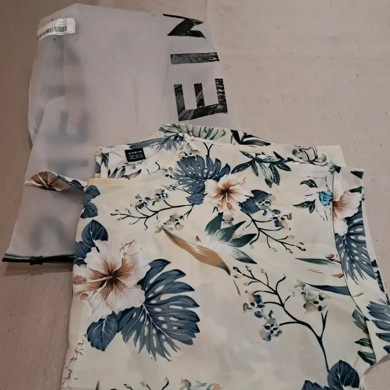 Blusa floral de verano Shein con lazo - 1