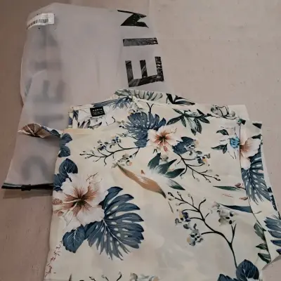 Blusa floral de verano Shein con lazo - miniatura 1