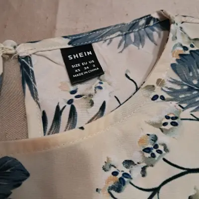 Blusa floral de verano Shein con lazo - miniatura 2