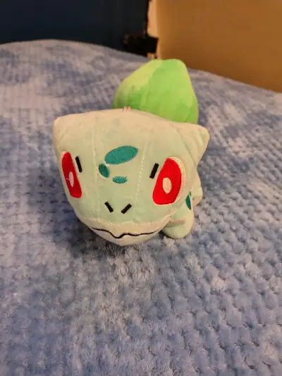Peluche de Bulbasaur Pokémon suave y colorido - miniatura 1