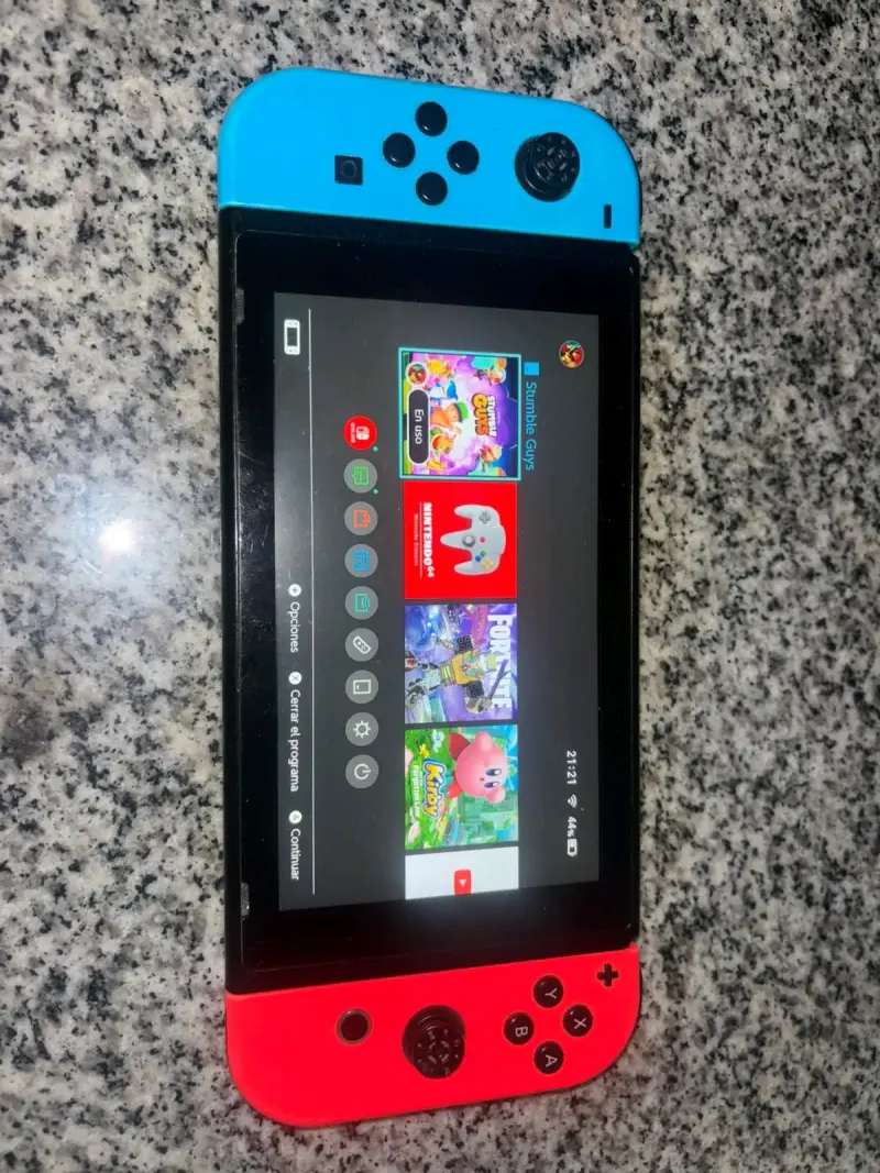 Consola Nintendo Switch con Joy-Con Azul y Rojo - 1