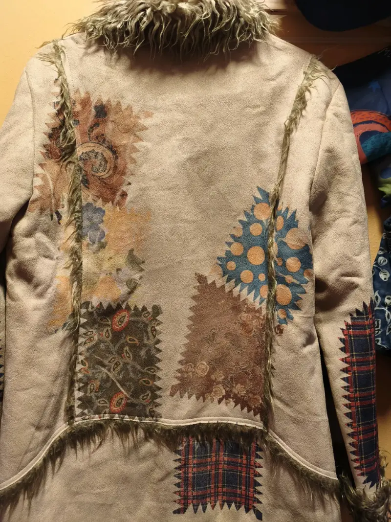 Abrigo de mujer con diseño patchwork y forro de piel sintética - 3