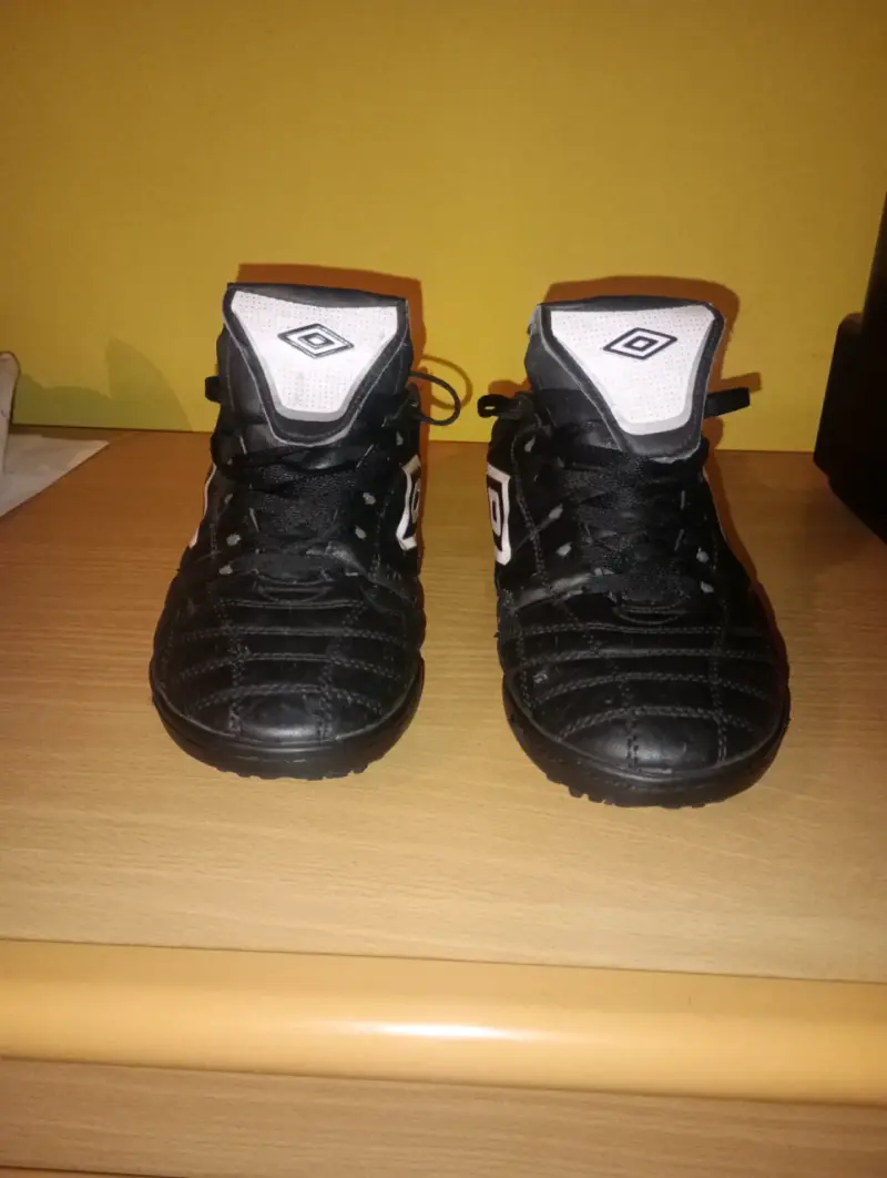 Zapatillas de fútbol sala Umbro negras - 2