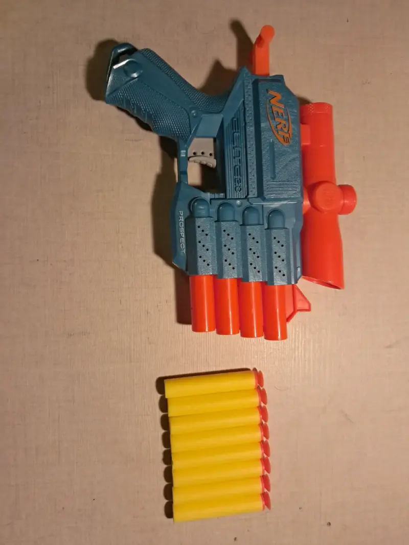 Pistola de Nerf Elite con Dardos con ventosa - 1