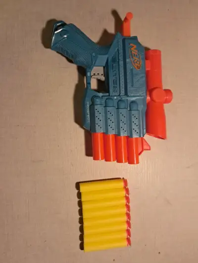 Pistola de Nerf Elite con Dardos con ventosa - miniatura 1