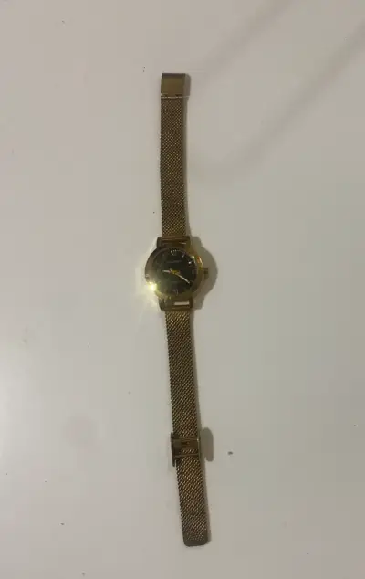 Reloj dorado con correa metálica SIN PILAS - miniatura 2