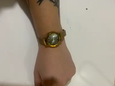 Reloj dorado con correa metálica SIN PILAS - miniatura 3