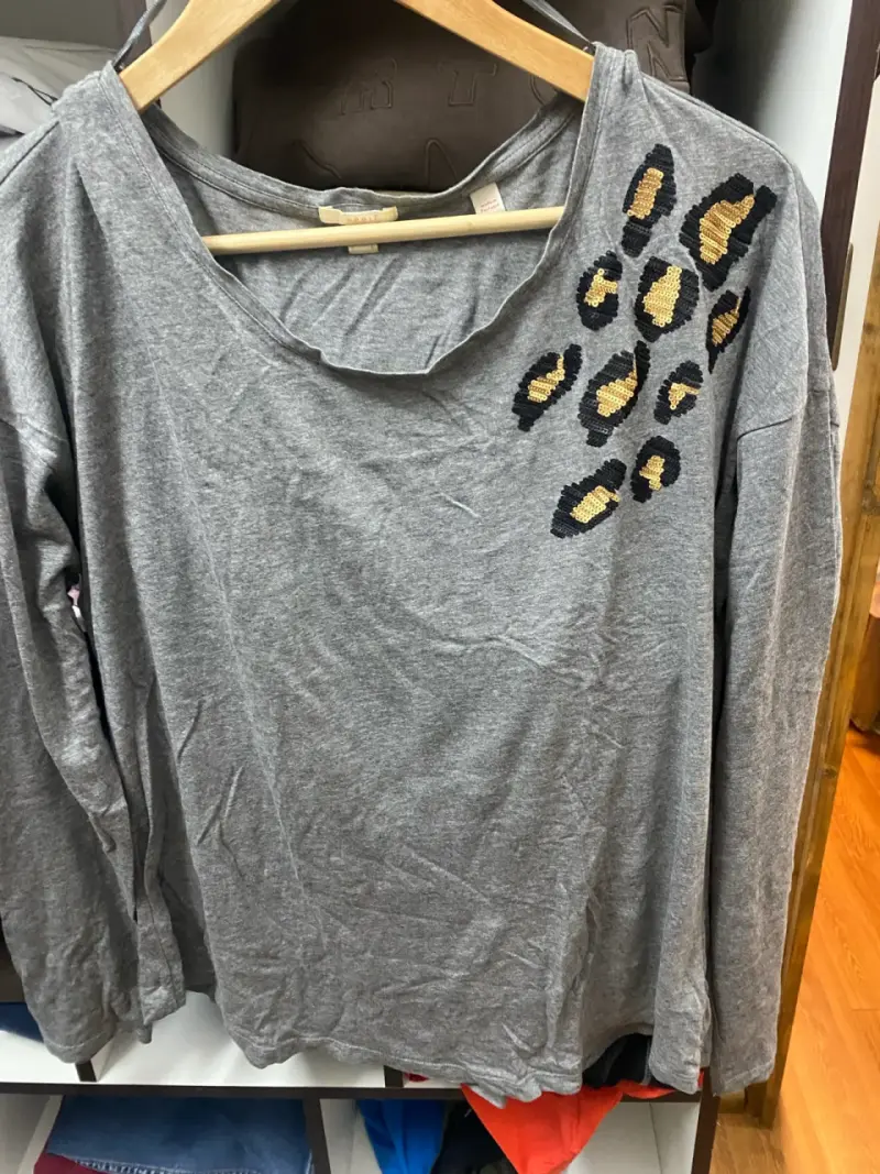 Polera gris con diseño de leopardo Esprit - 3