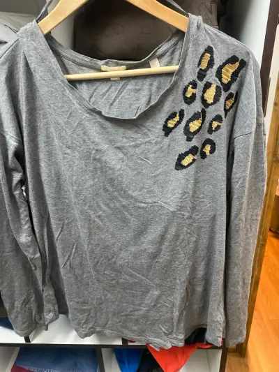 Polera gris con diseño de leopardo Esprit - miniatura 3