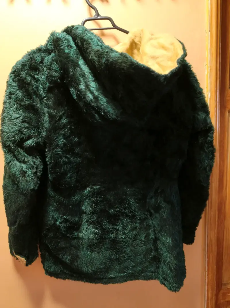 Chaqueta de Peluche Verde Oscuro con Forro Beige - 1