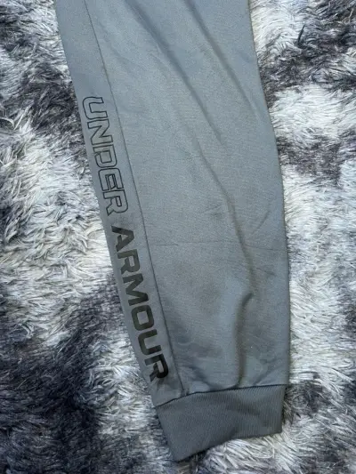 Pantalón Jogger Deportivo Under Armour Gris - miniatura 3
