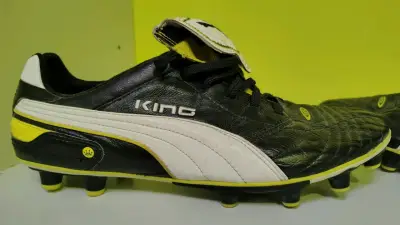 Botines de fútbol Puma King negros y amarillos - miniatura 1