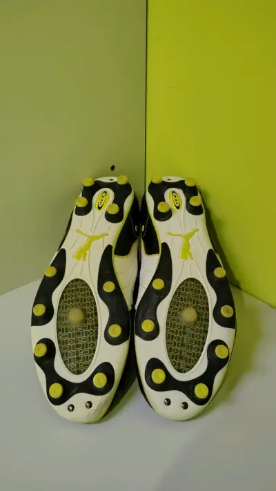 Botines de fútbol Puma King negros y amarillos - miniatura 3