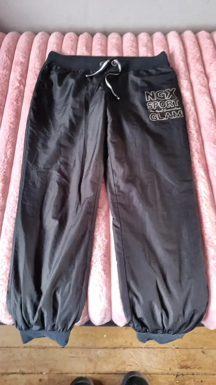 Pantalones deportivos negros NGX Sport Glam - 1