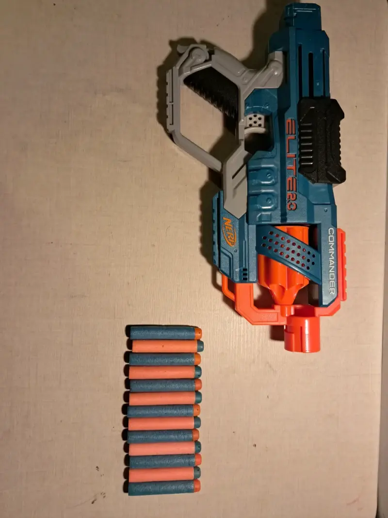 Lanzador Nerf Elite 2.0 Commander con dardos - 1